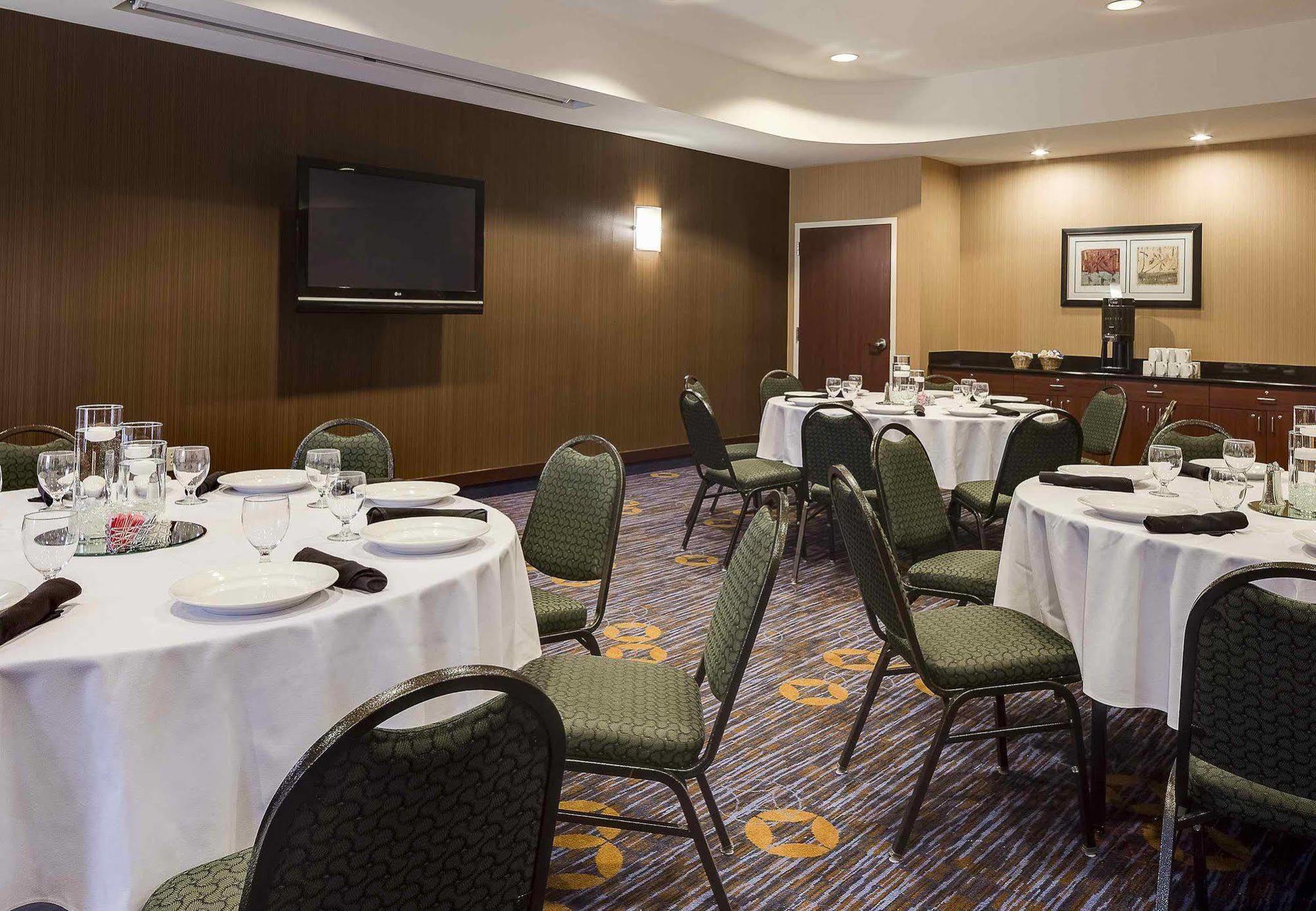 Courtyard Des Moines Ankeny Hotel Екстериор снимка